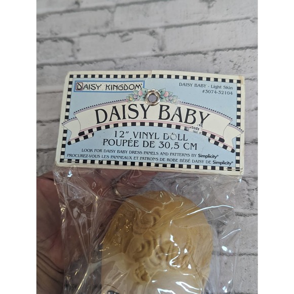 Vintage 1997 Daisy Kingdom Baby Doll Light Skin 12" Vinyl Blonde - Picture 3 of 6